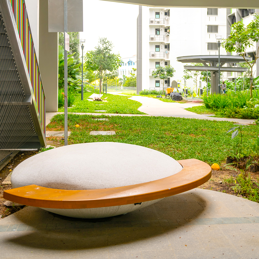 AlkaffOasis_moonbench_side_01.jpg